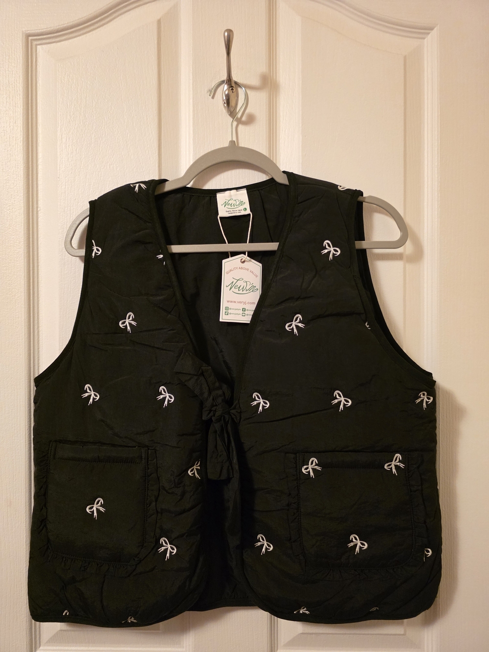 NWT Very J Black Quilted Vest All Over Embroidered Bows Tie Front Size L